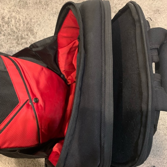 Booq backpack. Perfect for travel - Picture 3 of 4